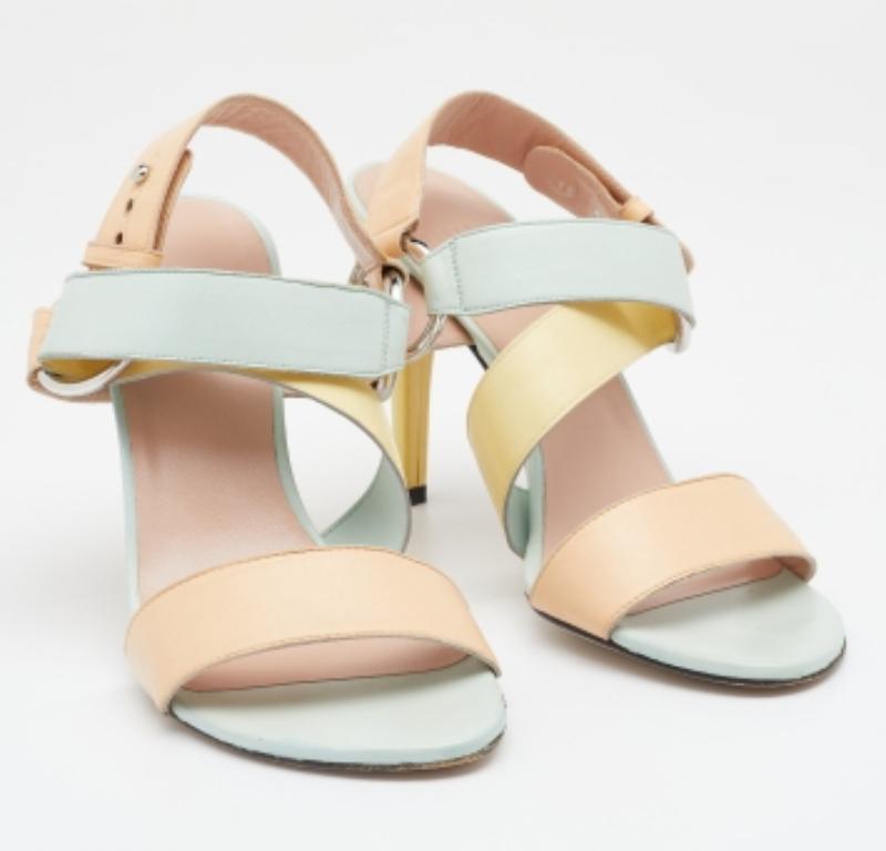 Stuart Weitzman Multicolor Leather Ankle Wrap Sandals Size 39 In Good Condition For Sale In Dubai, Al Qouz 2