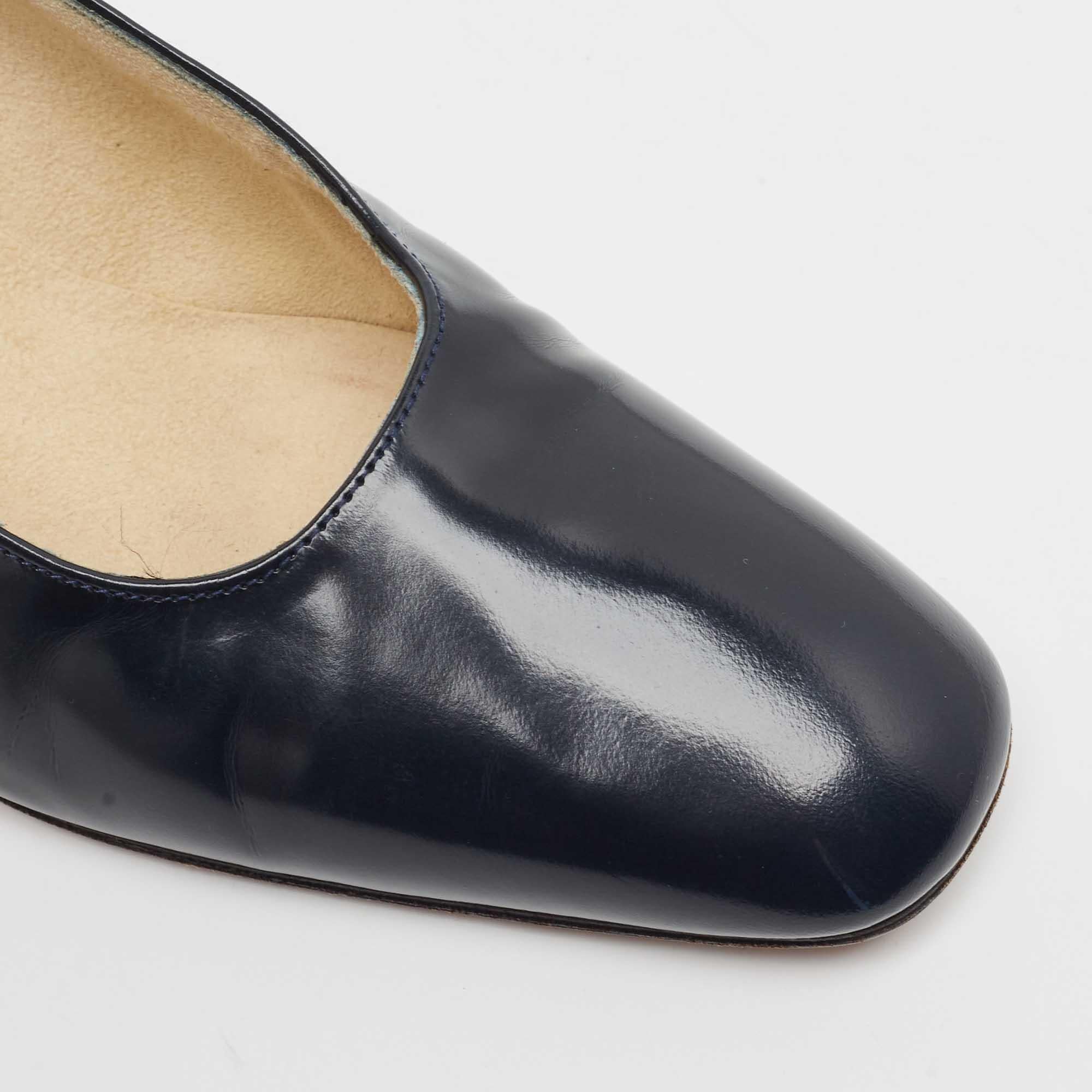 Stuart Weitzman Bombas de punta cuadrada de charol azul marino talla 38 en venta 1