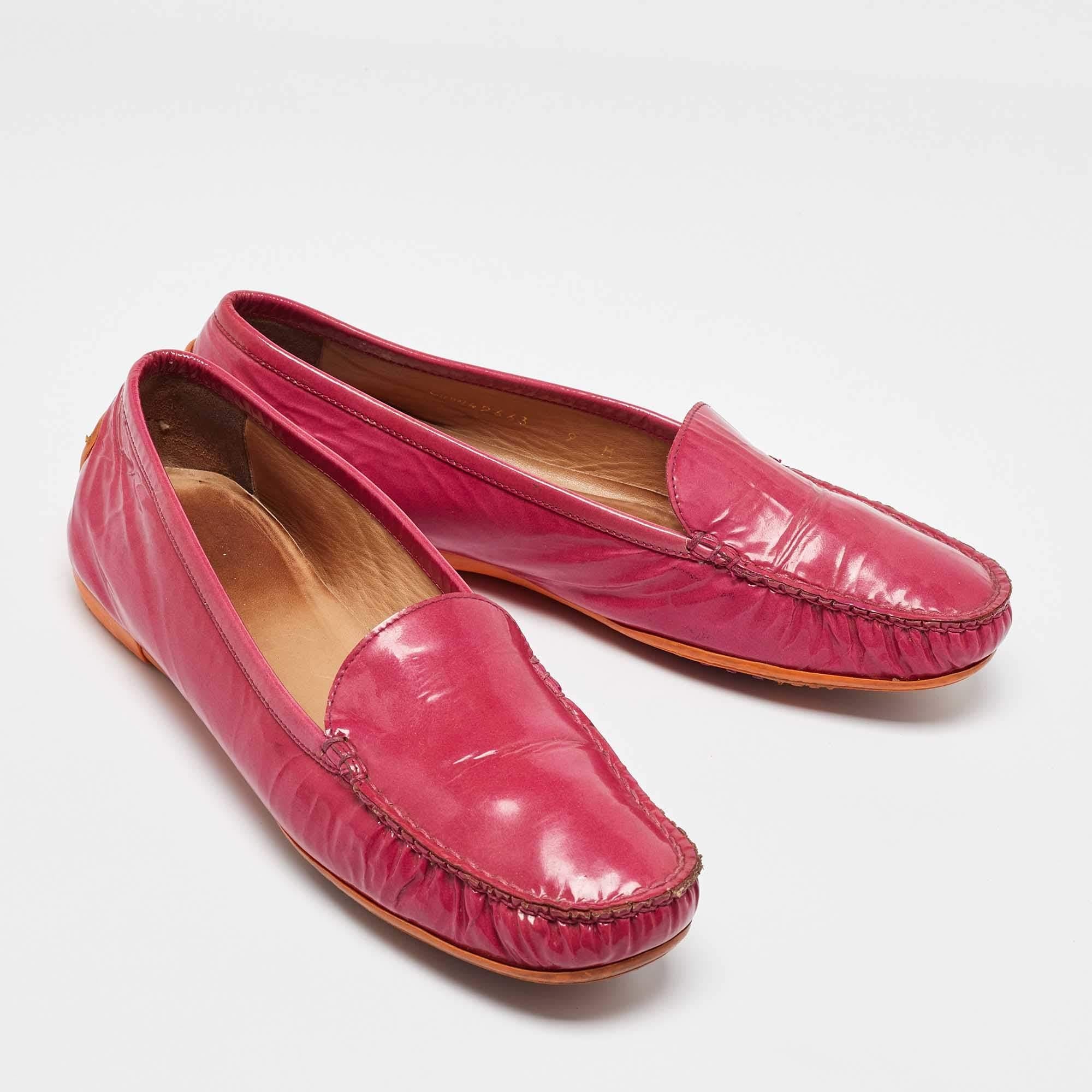 Stuart Weitzman Mocasines de charol rosa Talla 39.5 en Bastante bueno estado para la venta en Dubai, Al Qouz 2