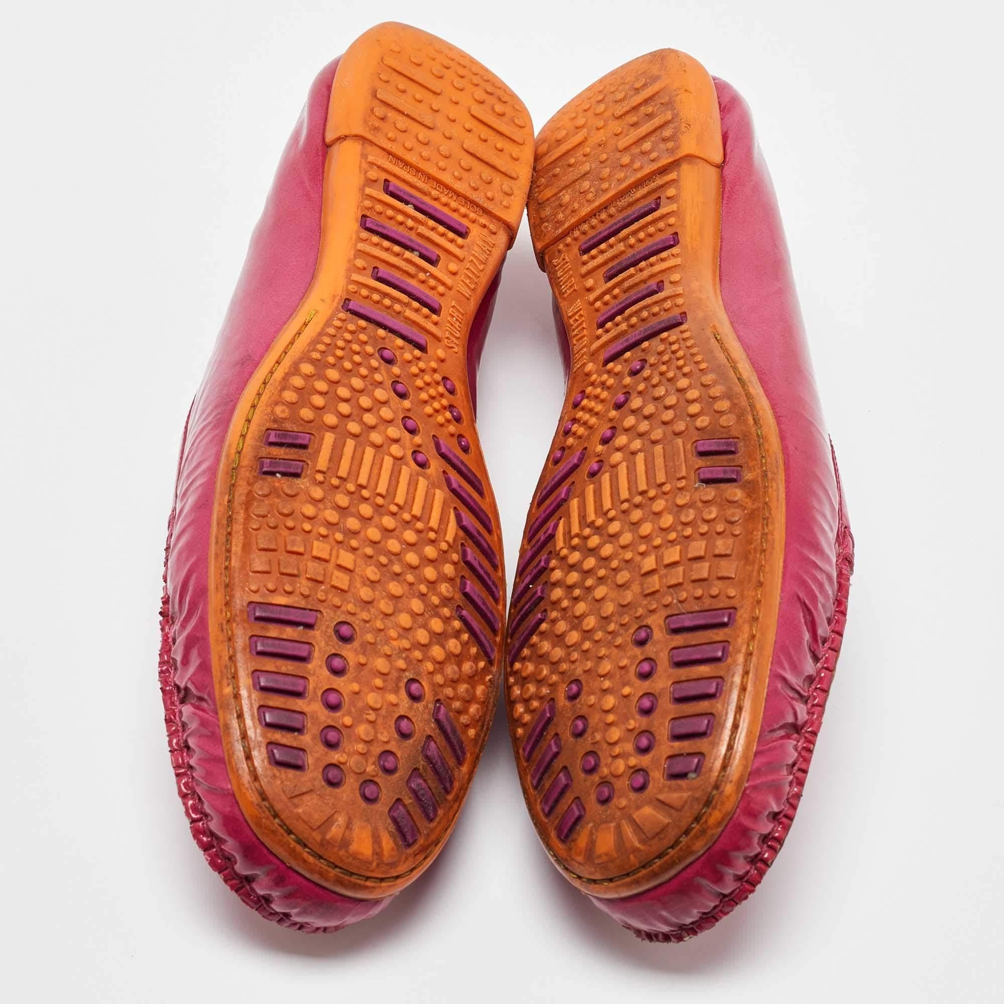Stuart Weitzman Mocasines de charol rosa Talla 39.5 en venta 1