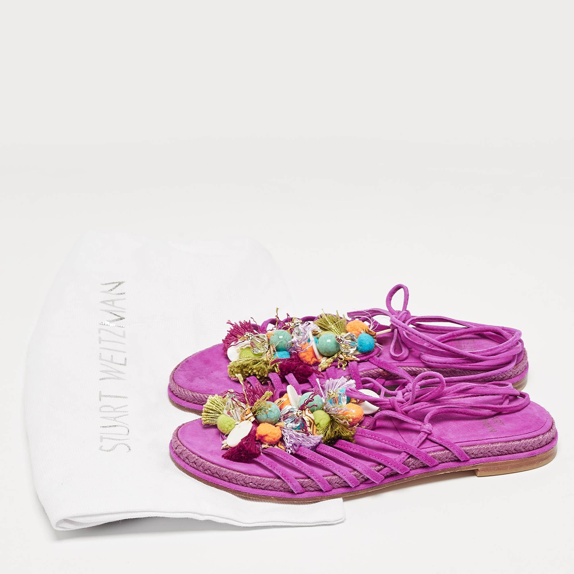 Stuart Weitzman Bailarinas de ante rosa con cordones adornados talla 36 en venta 5