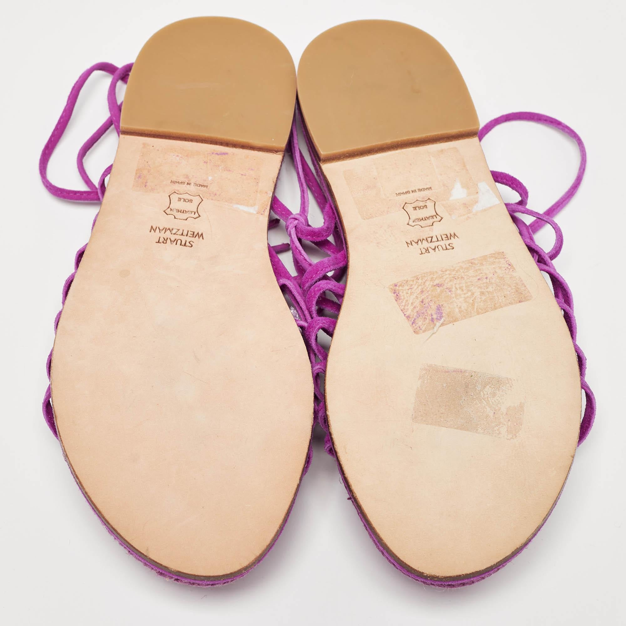 Stuart Weitzman Bailarinas de ante rosa con cordones adornados talla 36 en venta 1