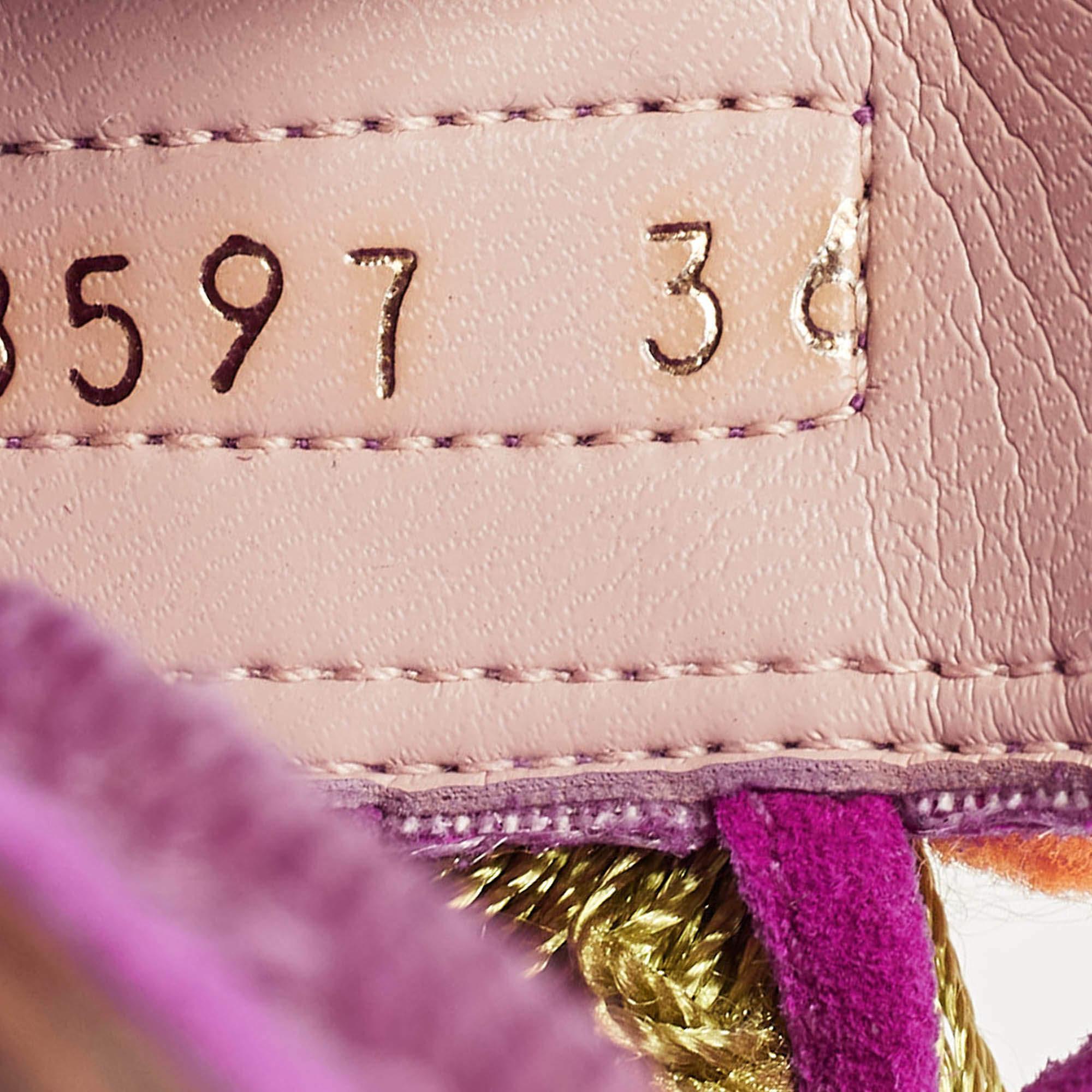 Stuart Weitzman Bailarinas de ante rosa con cordones adornados talla 36 en venta 4