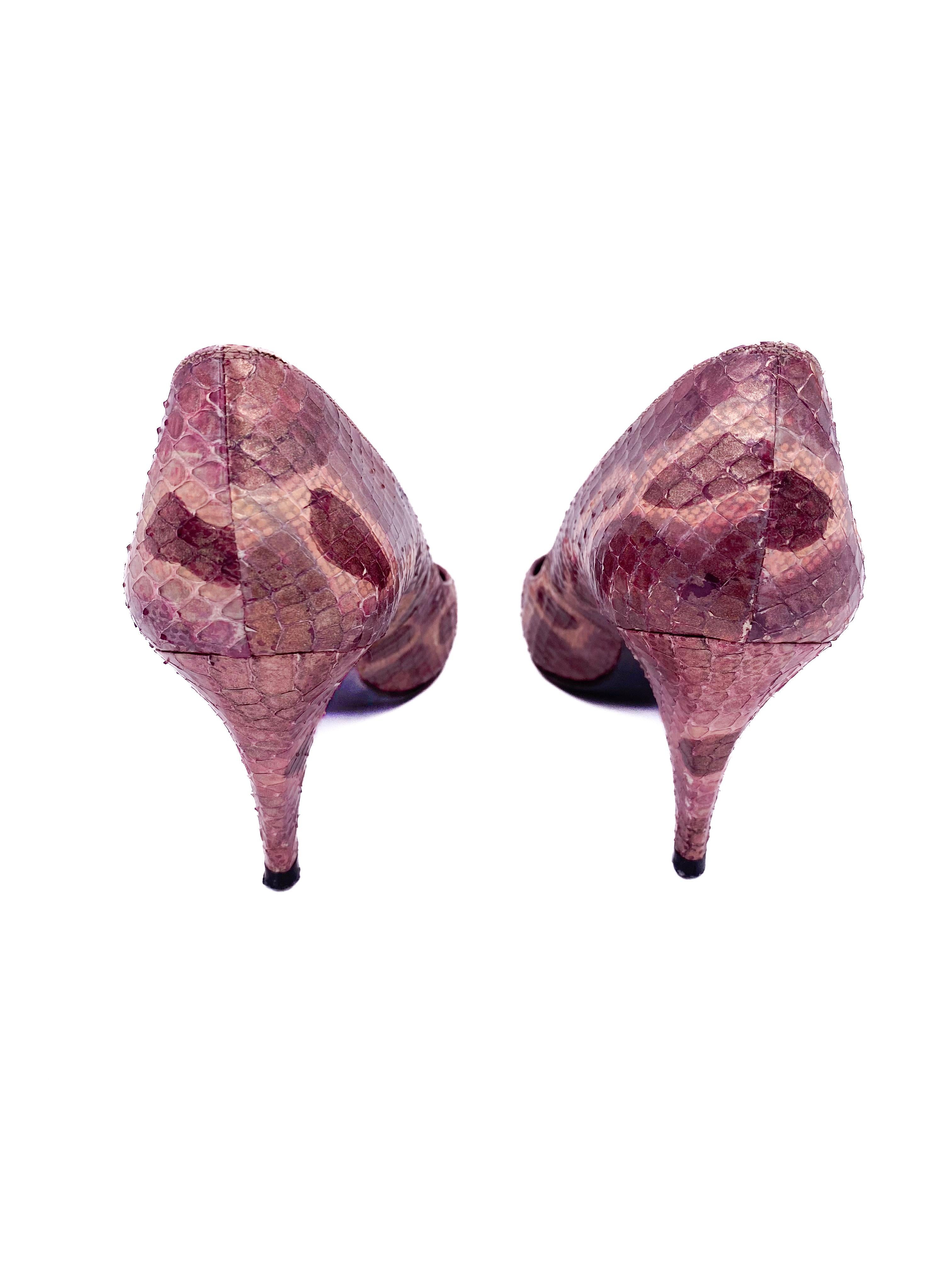 Stuart Weitzman - Escarpins en peau de serpent - Violet Pour femmes en vente