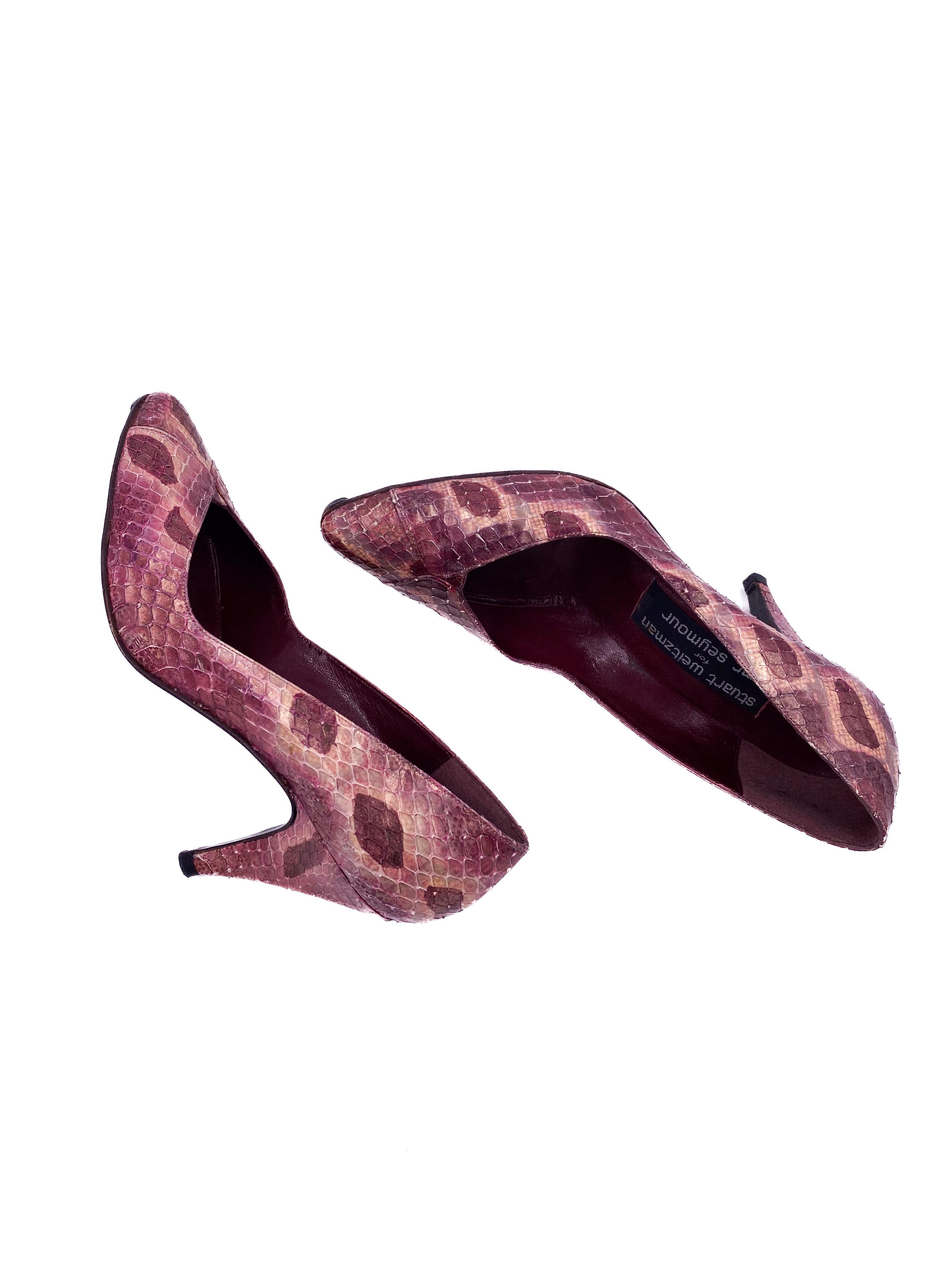 Stuart Weitzman - Escarpins en peau de serpent - Violet en vente 2