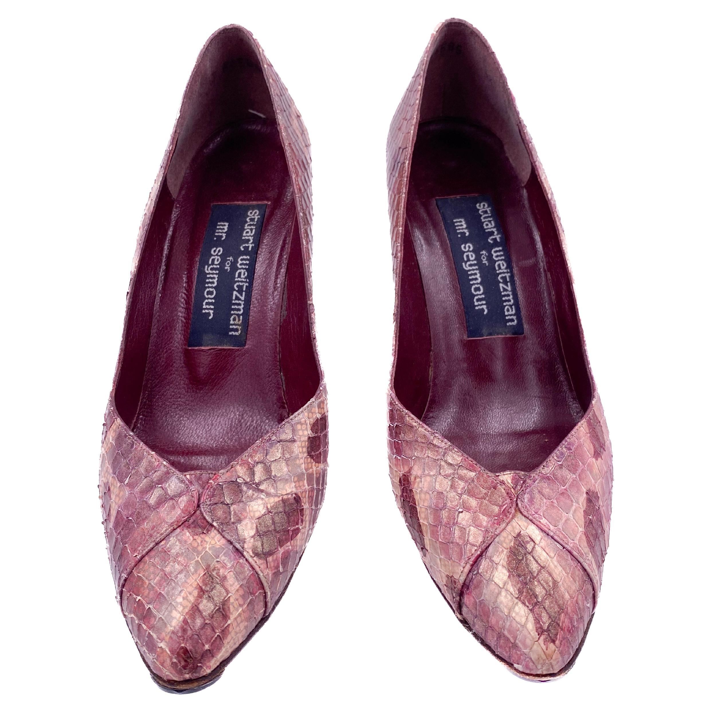Stuart Weitzman - Escarpins en peau de serpent - Violet en vente