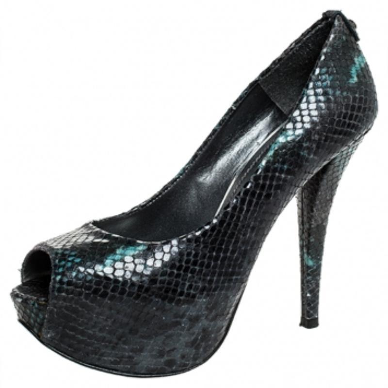 Stuart Weitzman Python geprägte Leder Plattform Peep Toe Pumps Größe 37 Damen im Angebot