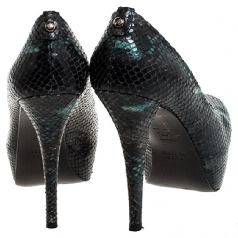 Stuart Weitzman Python geprägte Leder Plattform Peep Toe Pumps Größe 37 im Angebot 1