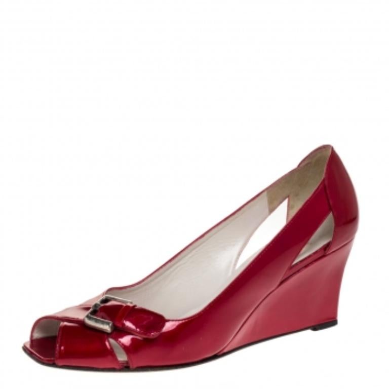 Stuart Weitzman Red Patent Leather Buckle Detail Open Toe Wedge Pumps Size 40 For Sale 2