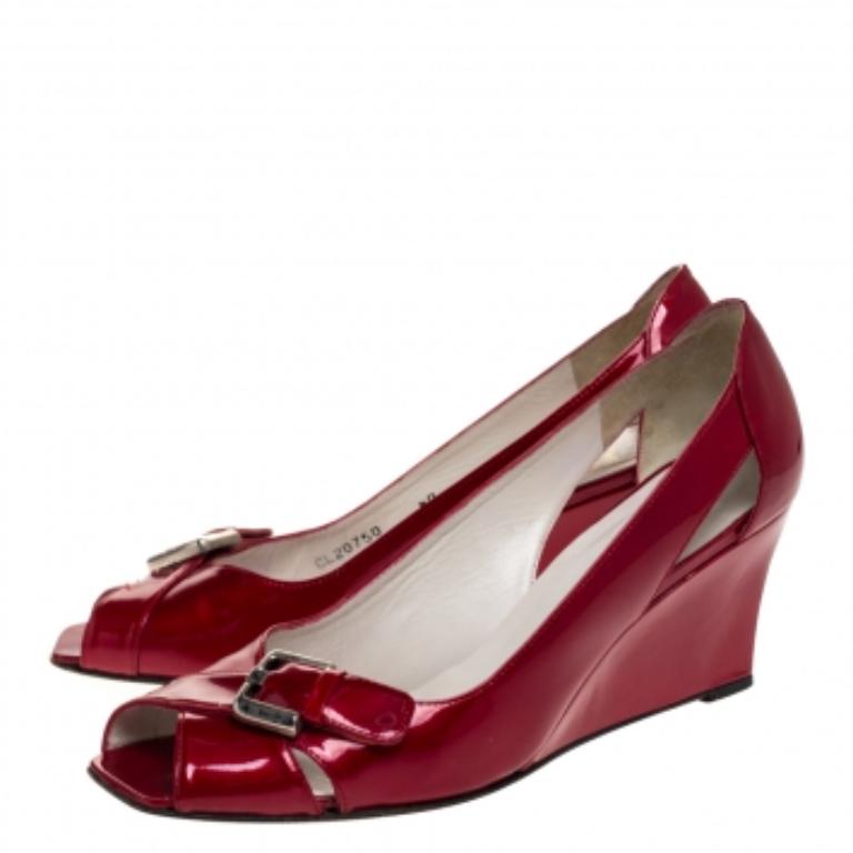 Stuart Weitzman Red Patent Leather Buckle Detail Open Toe Wedge Pumps Size 40 For Sale 3