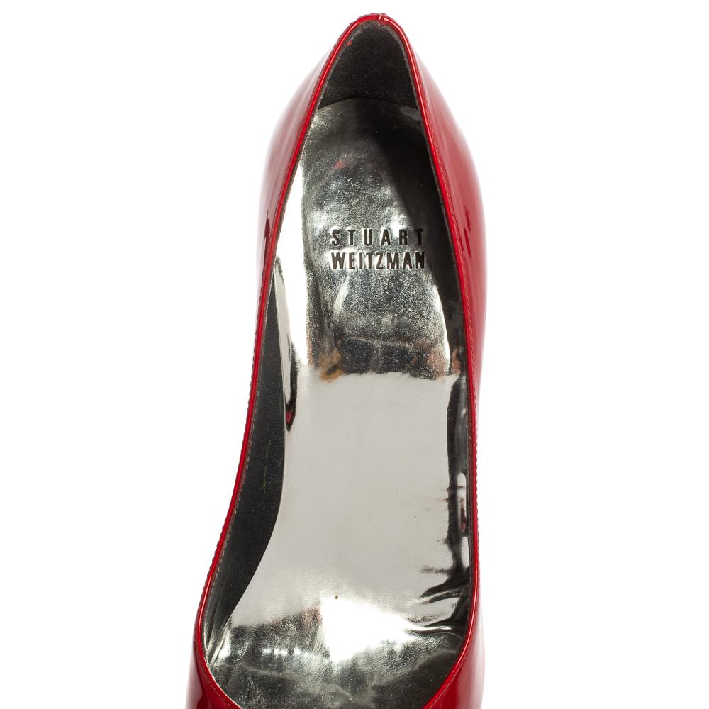 Stuart Weitzman Red Patent Leather Peep Toe Pumps Size 38.5 In Good Condition For Sale In Dubai, Al Qouz 2