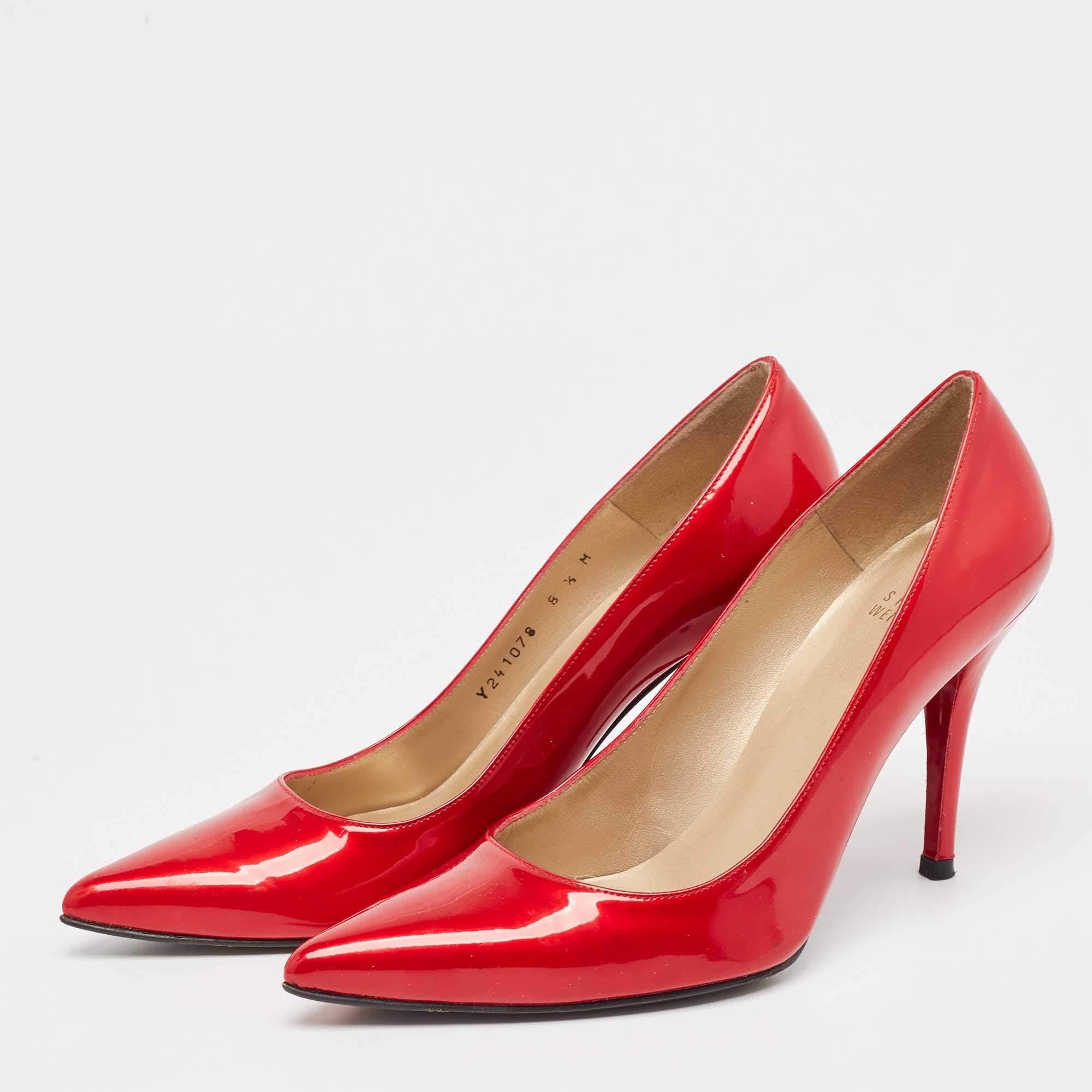 Faites preuve de chic avec ces escarpins de créateur. Ils présentent des talons robustes et des semelles durables, parfaits pour vos sorties à la mode.
