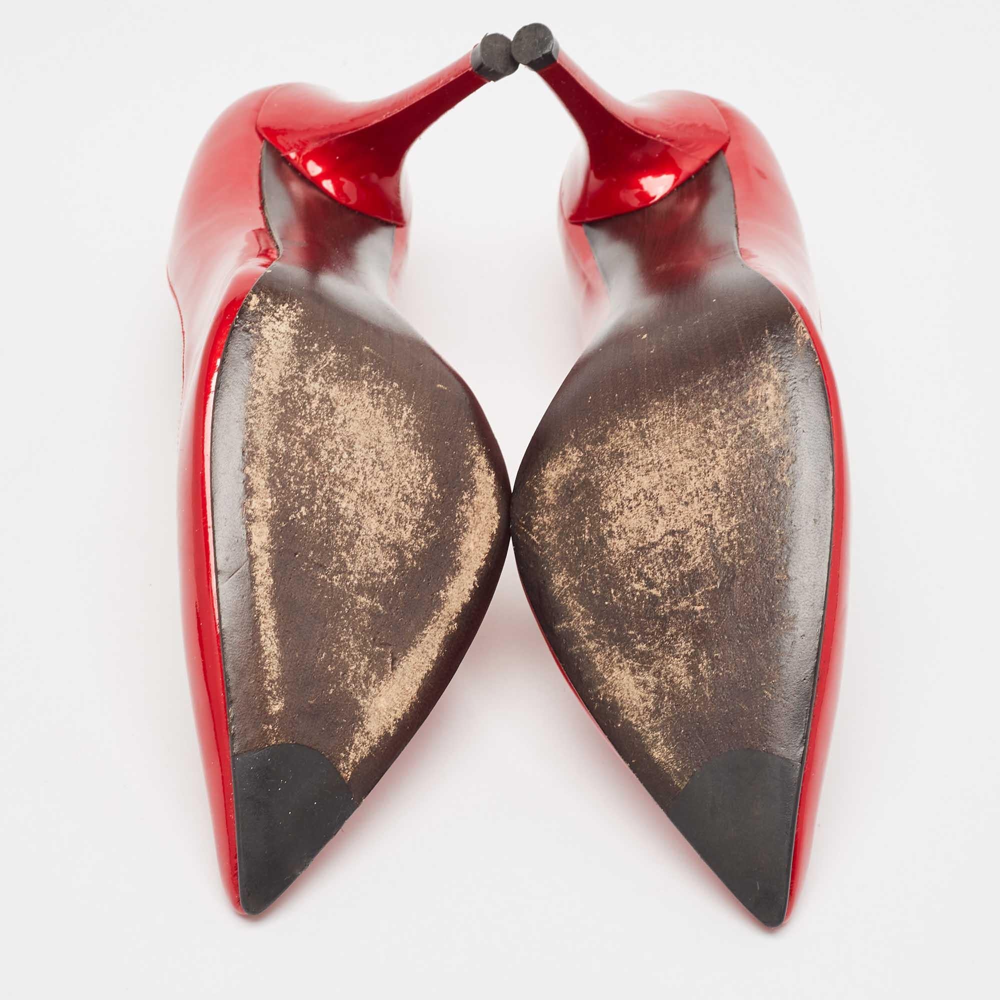Stuart Weitzman - Escarpins Stuart en cuir verni rouge, taille 39 en vente 1