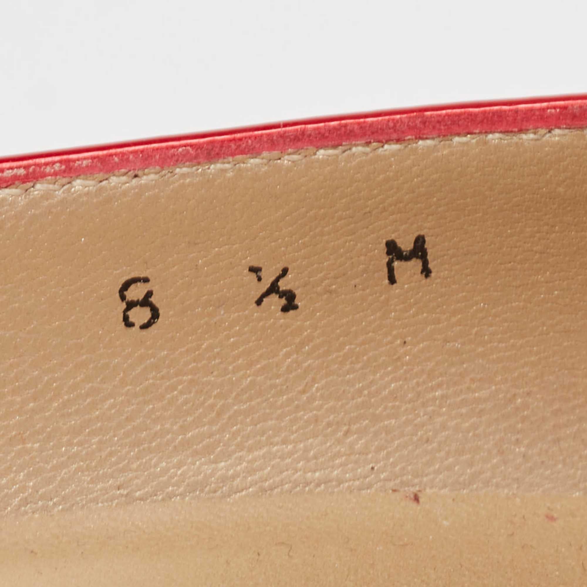 Stuart Weitzman - Escarpins Stuart en cuir verni rouge, taille 39 en vente 3