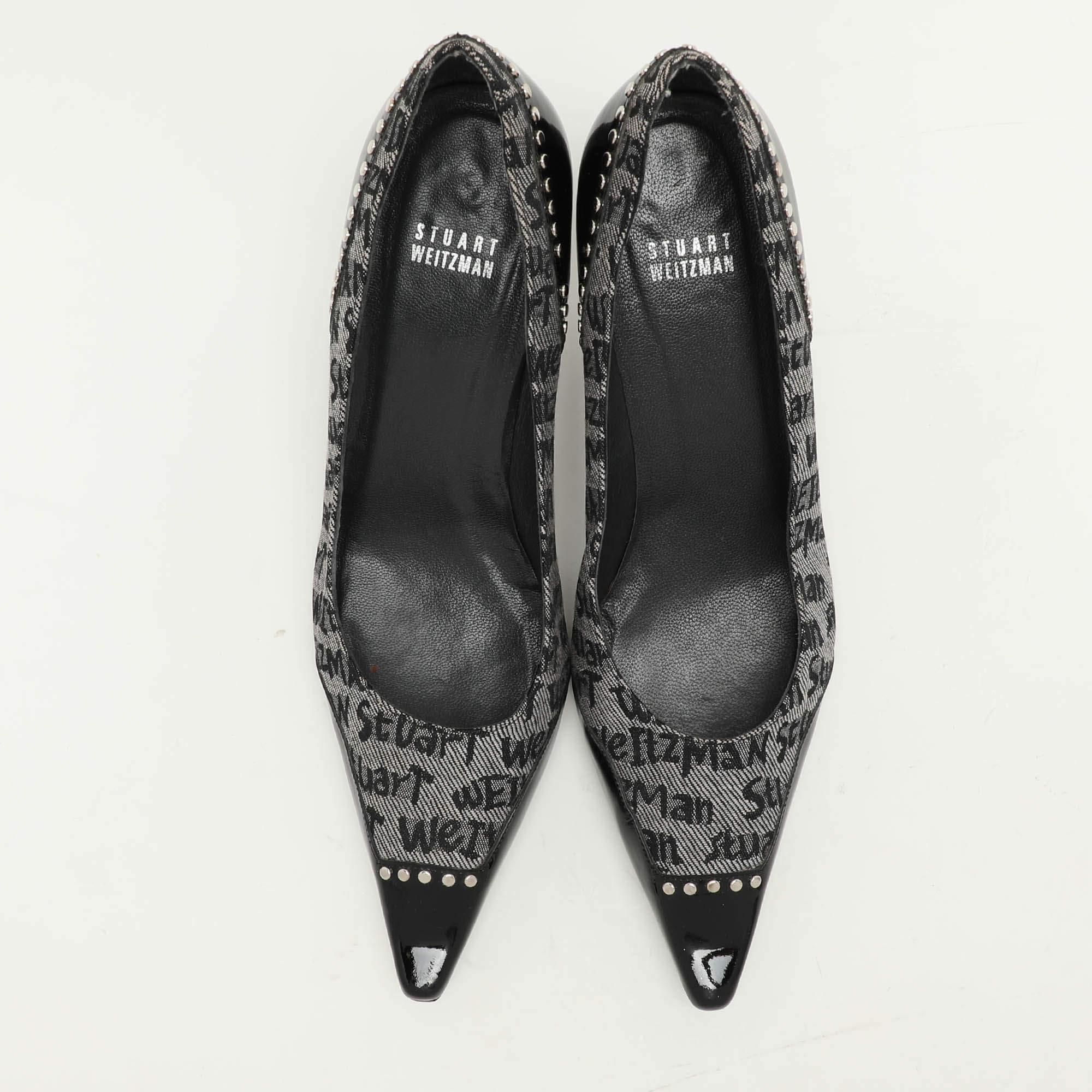 Noir Escarpins Stuart Weitzman Signature en toile et cuir verni embellis, taille 39,5 en vente