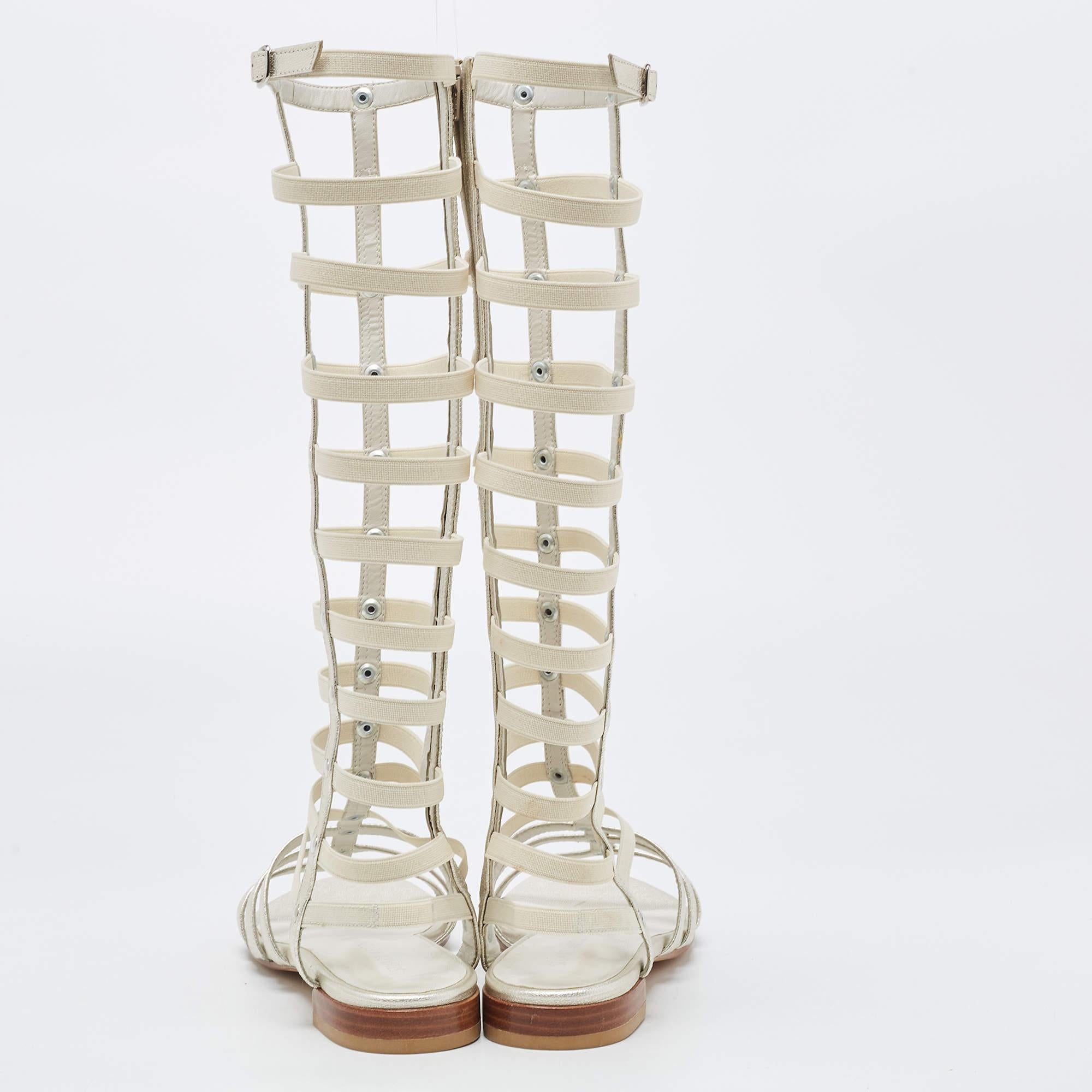 Stuart Weitzman Silver Leather And Elastic Gladiator Flat Sandals Size 36 In Excellent Condition For Sale In Dubai, Al Qouz 2