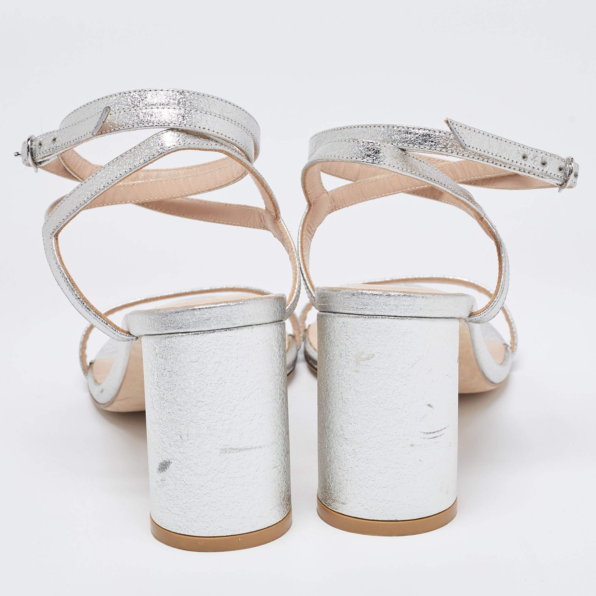 Stuart Weitzman Silberne Leder-Wickelsandalen mit Knöchelverschluss Größe 38,5 im Angebot 2