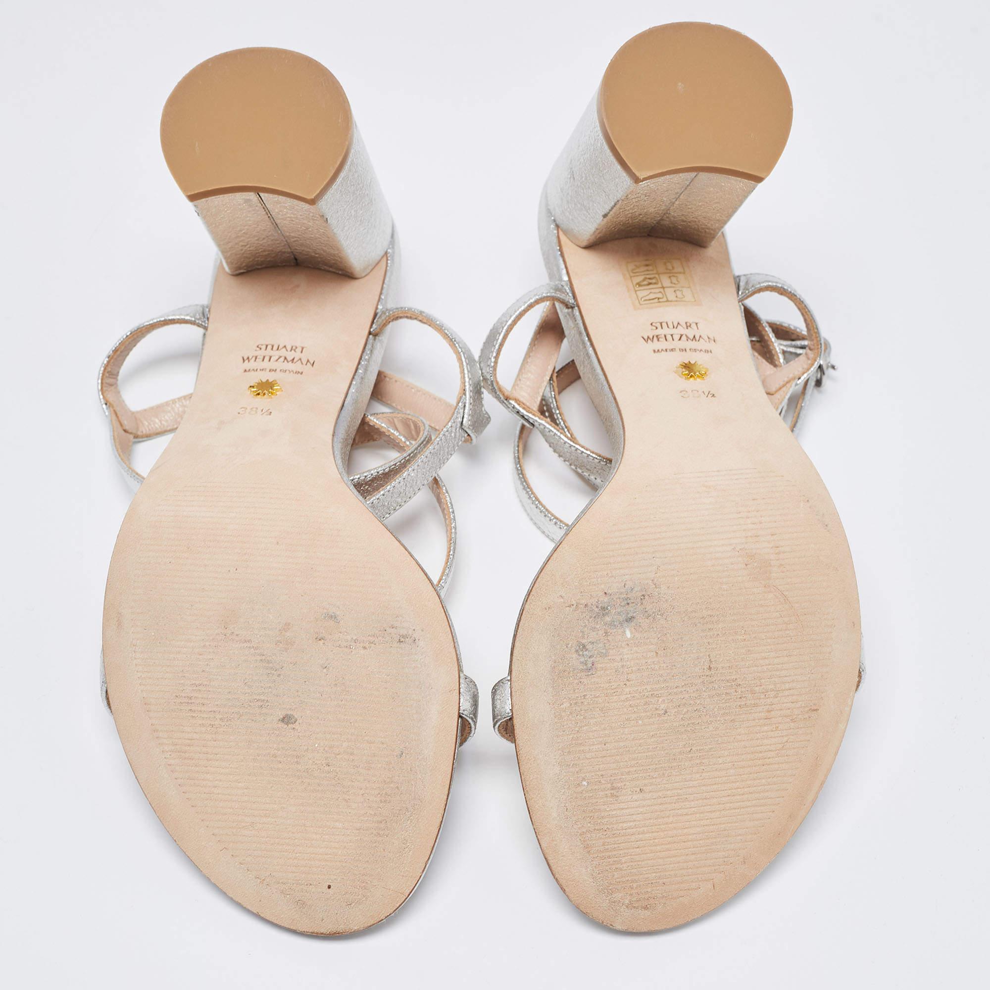 Stuart Weitzman Silberne Leder-Wickelsandalen mit Knöchelverschluss Größe 38,5 im Angebot 3