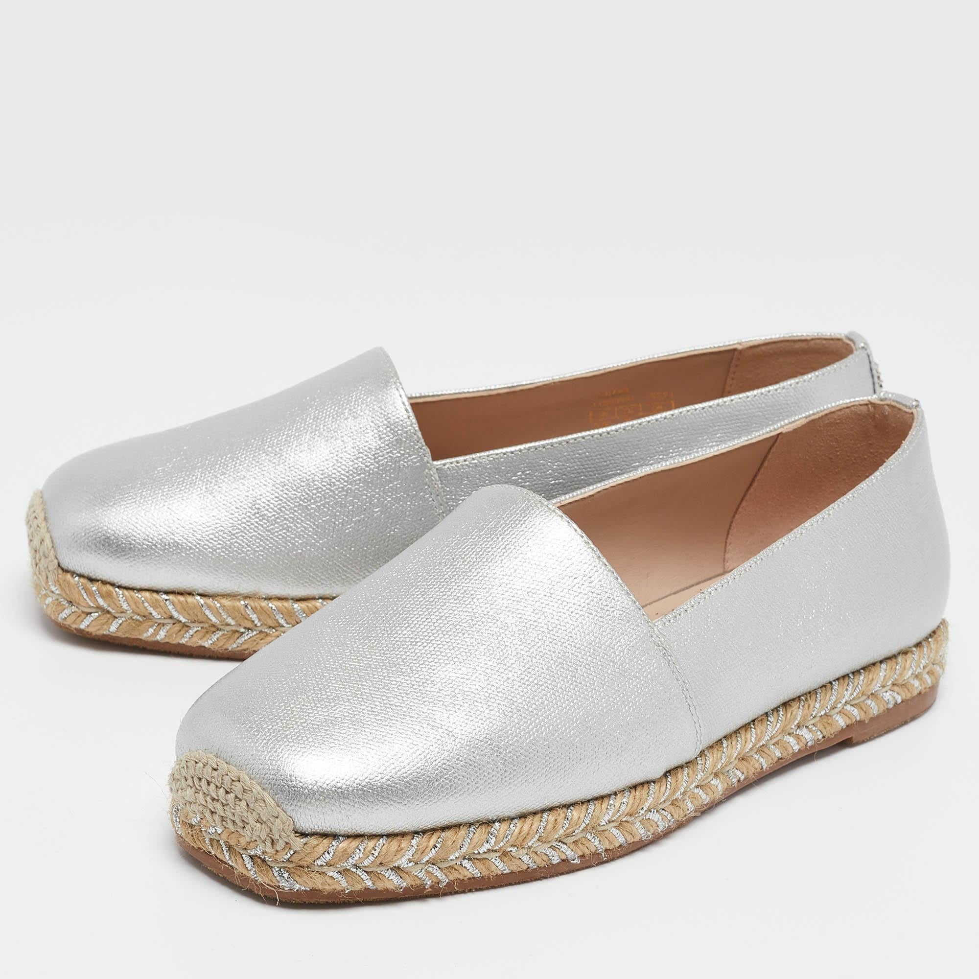 These designer espadrilles exude cool summer vibes while giving all the comfort to your feet. They bring along a well-built silhouette and the house's signature aesthetics. Wear them with anything: jeans, dresses, shorts.