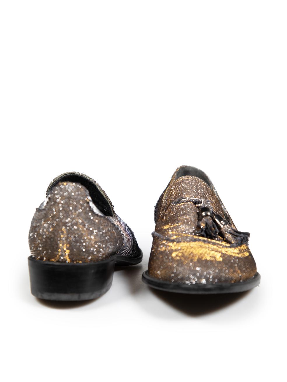 Argent Stuart Weitzman - Mocassins à pompons argentés, taille IT 38,5 en vente