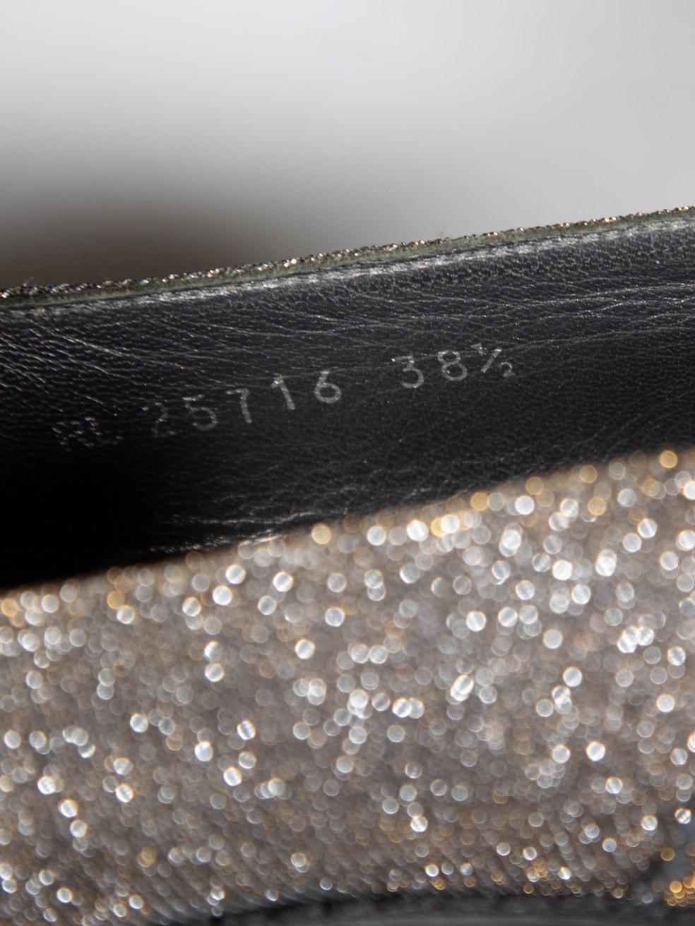 Stuart Weitzman - Mocassins à pompons argentés, taille IT 38,5 en vente 1