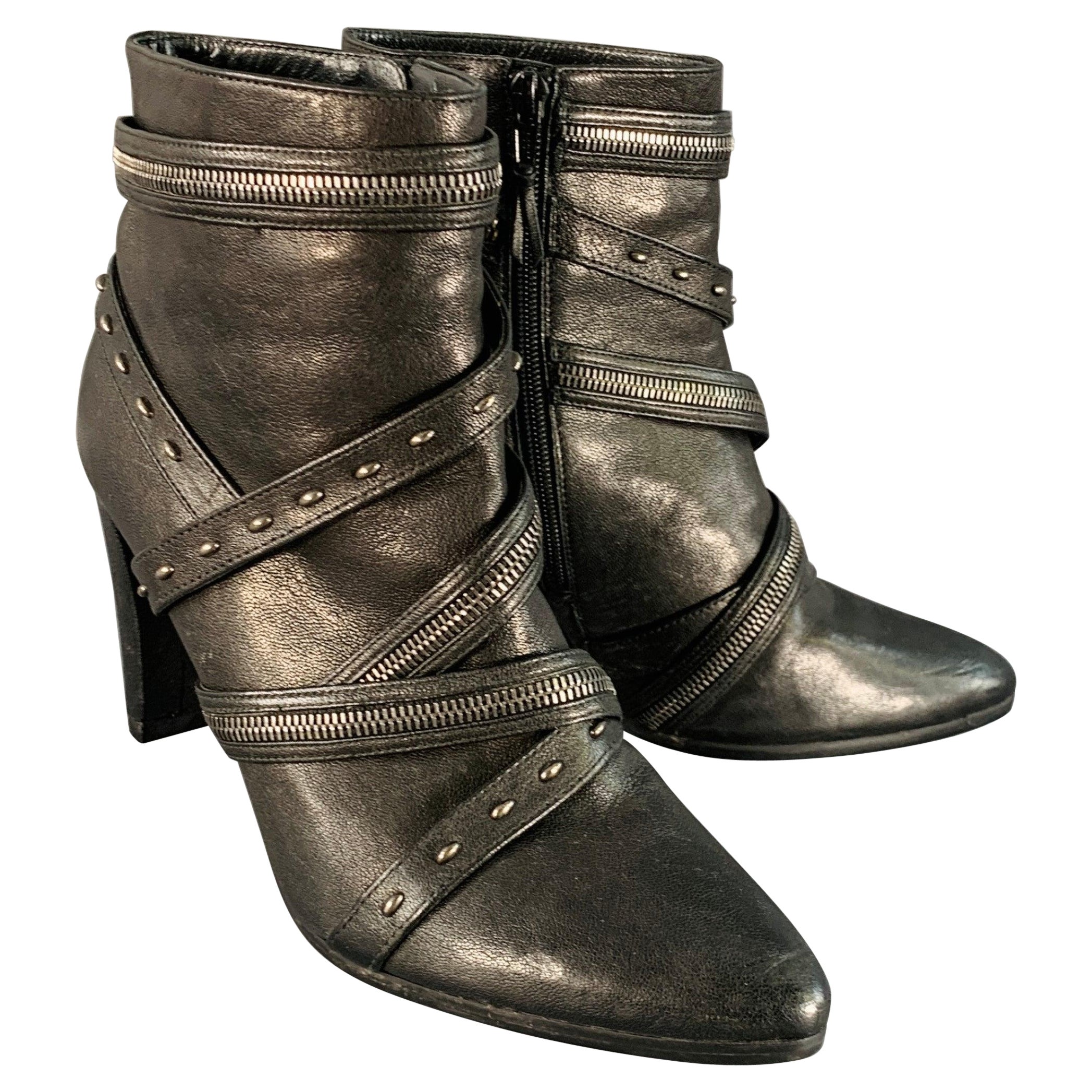 STUART WEITZMAN Taille 10 Bottes en cuir noir à fermetures éclair cloutées