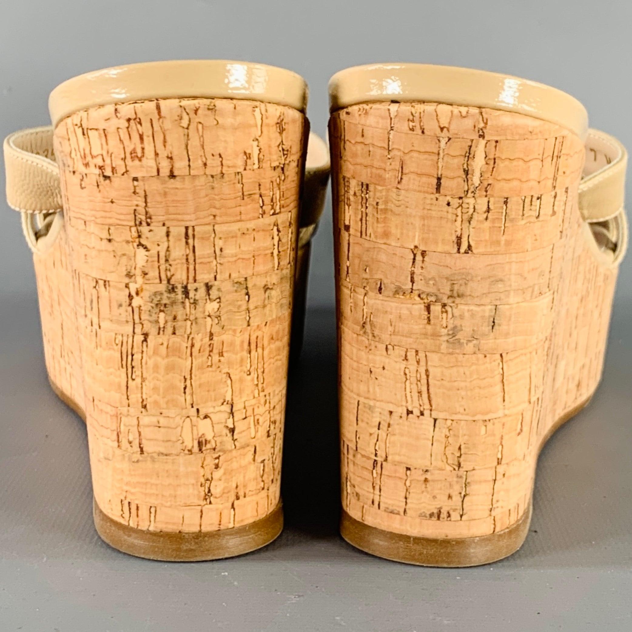 STUART WEITZMAN Size 7 Beige Textured Cork Platform Wedge Sandals In Excellent Condition For Sale In San Francisco, CA
