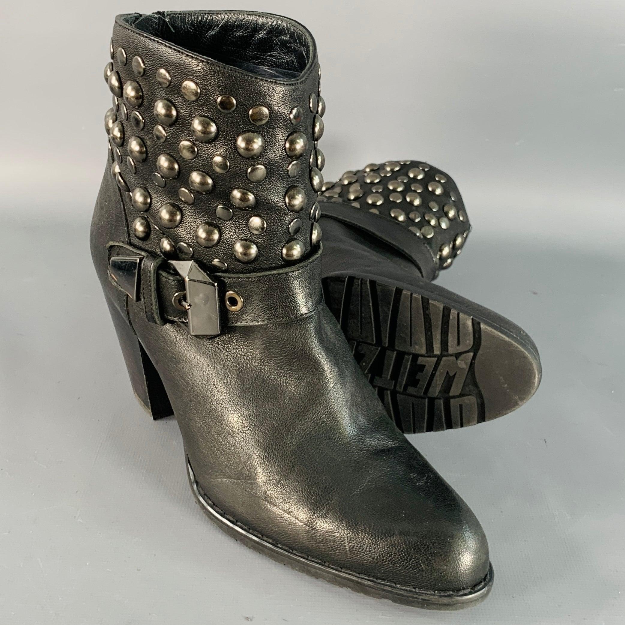 STUART WEITZMAN Größe 7 Schwarz Leder Nieten Zip Belted Ankle Booties im Angebot 1