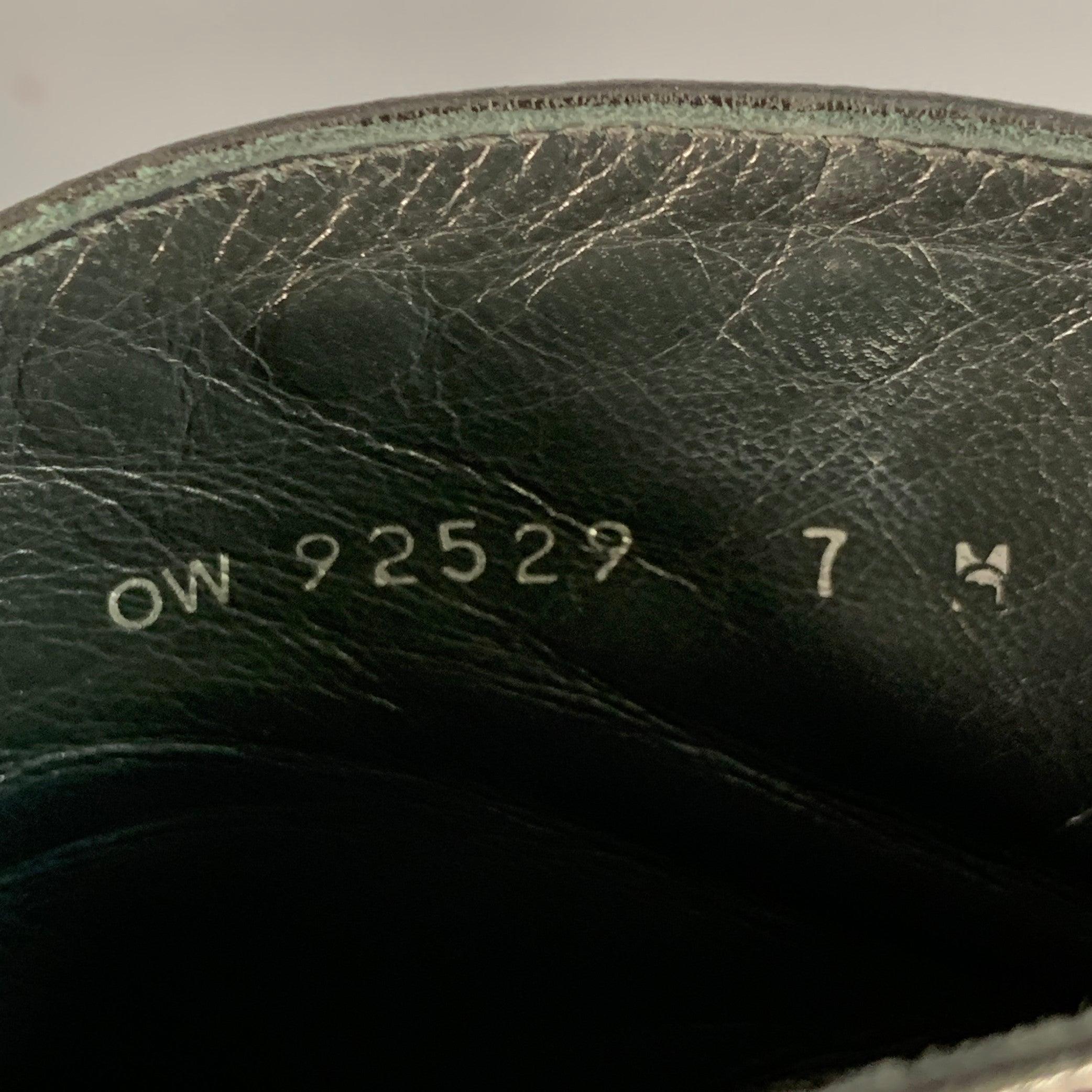 STUART WEITZMAN Größe 7 Schwarz Leder Nieten Zip Belted Ankle Booties im Angebot 4
