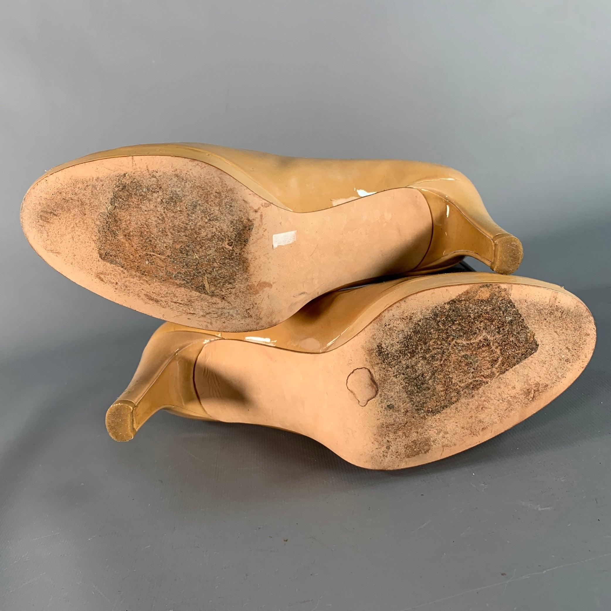 STUART WEITZMAN Größe 7 Tan Patent Leder Peep Toe Pumps im Angebot 1