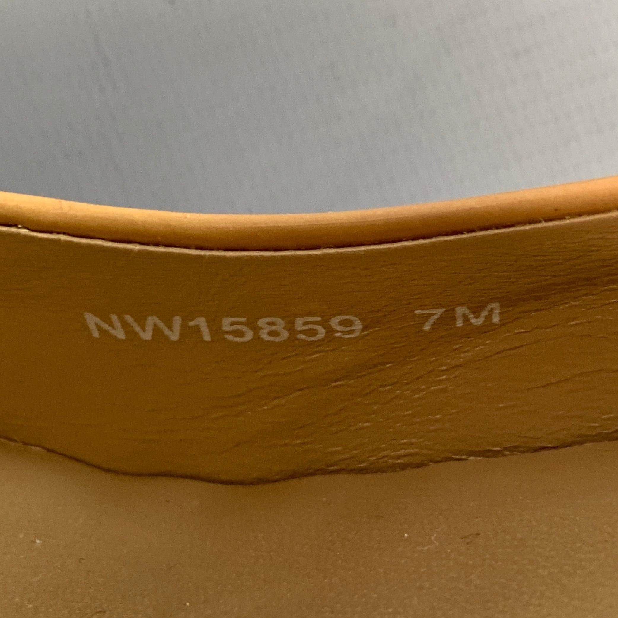 STUART WEITZMAN Größe 7 Tan Patent Leder Peep Toe Pumps im Angebot 3