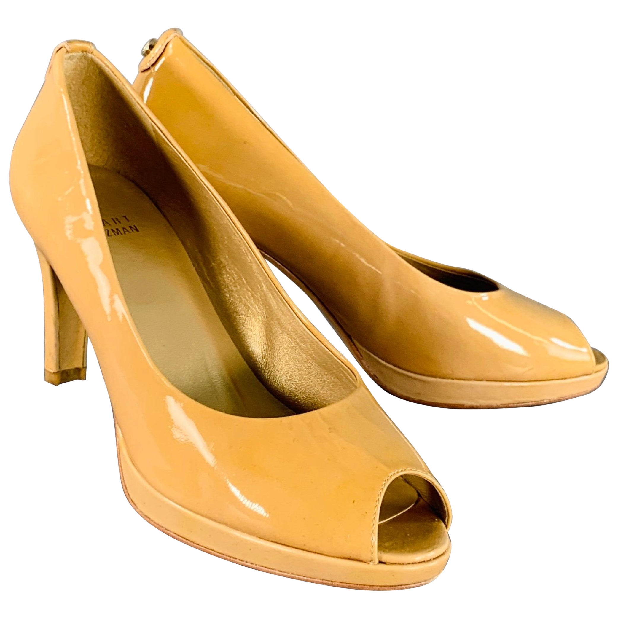 STUART WEITZMAN Größe 7 Tan Patent Leder Peep Toe Pumps im Angebot