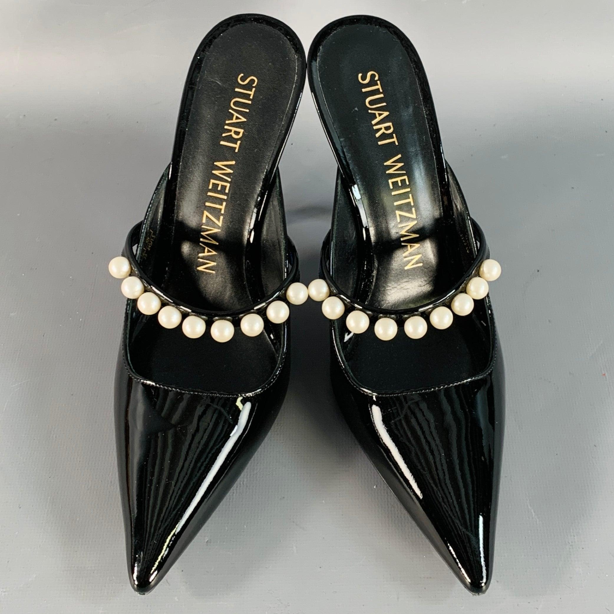 Stuart Weitzman - Pompe a punta in finta pelle verniciata nera con perle - misura 7,5 In condizioni buone in vendita a San Francisco, CA