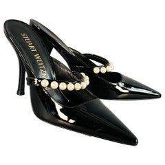 Stuart Weitzman - Pompe a punta in finta pelle verniciata nera con perle - misura 7,5