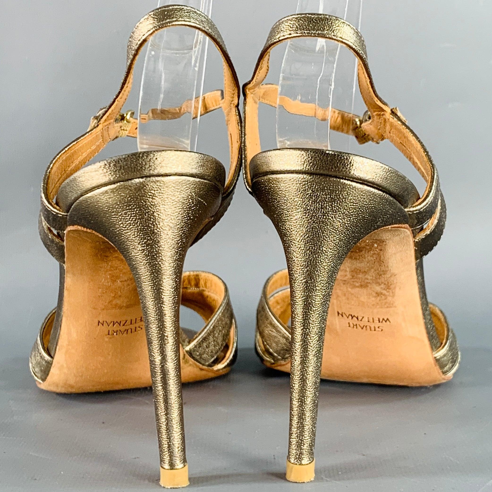 STUART WEITZMAN Size 8 Metallic Gold Leather Strappy Ankle Strap Sandals In Good Condition For Sale In San Francisco, CA