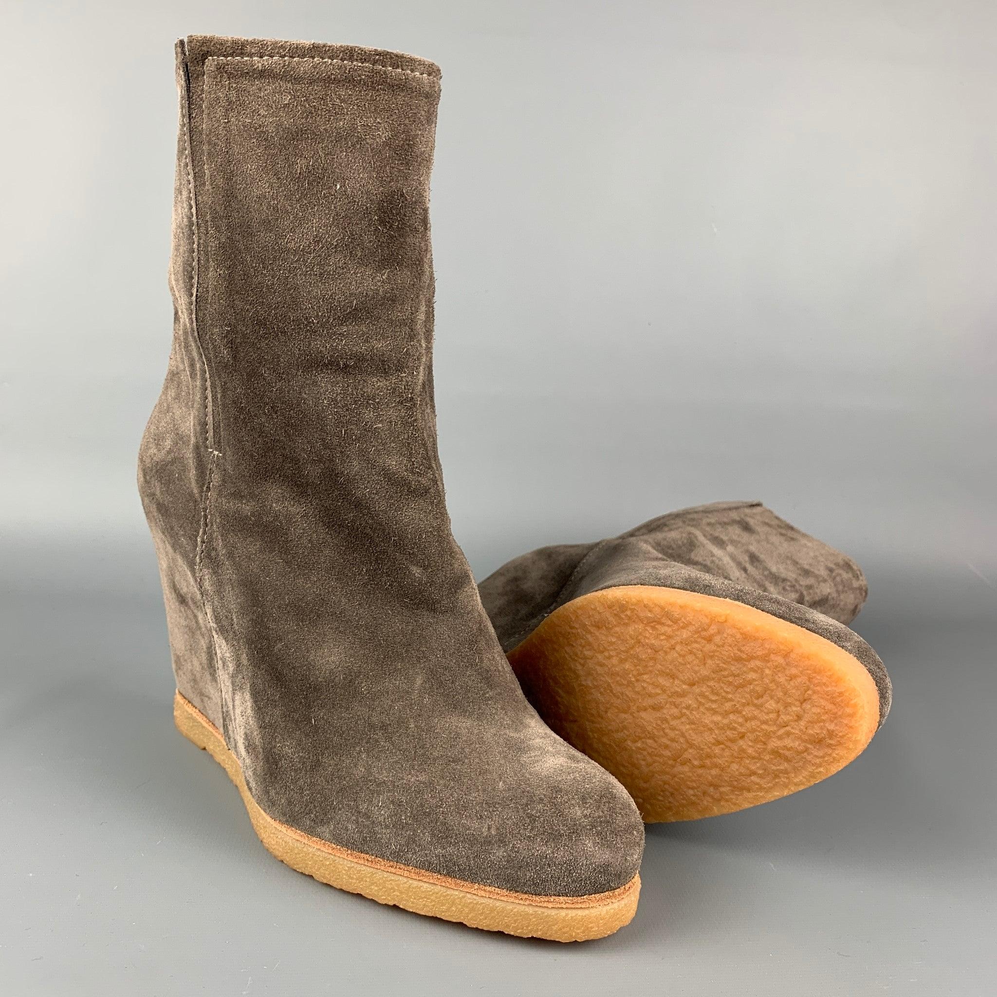 STUART WEITZMAN Size 9 Taupe Suede Wedge Boots In Good Condition For Sale In San Francisco, CA