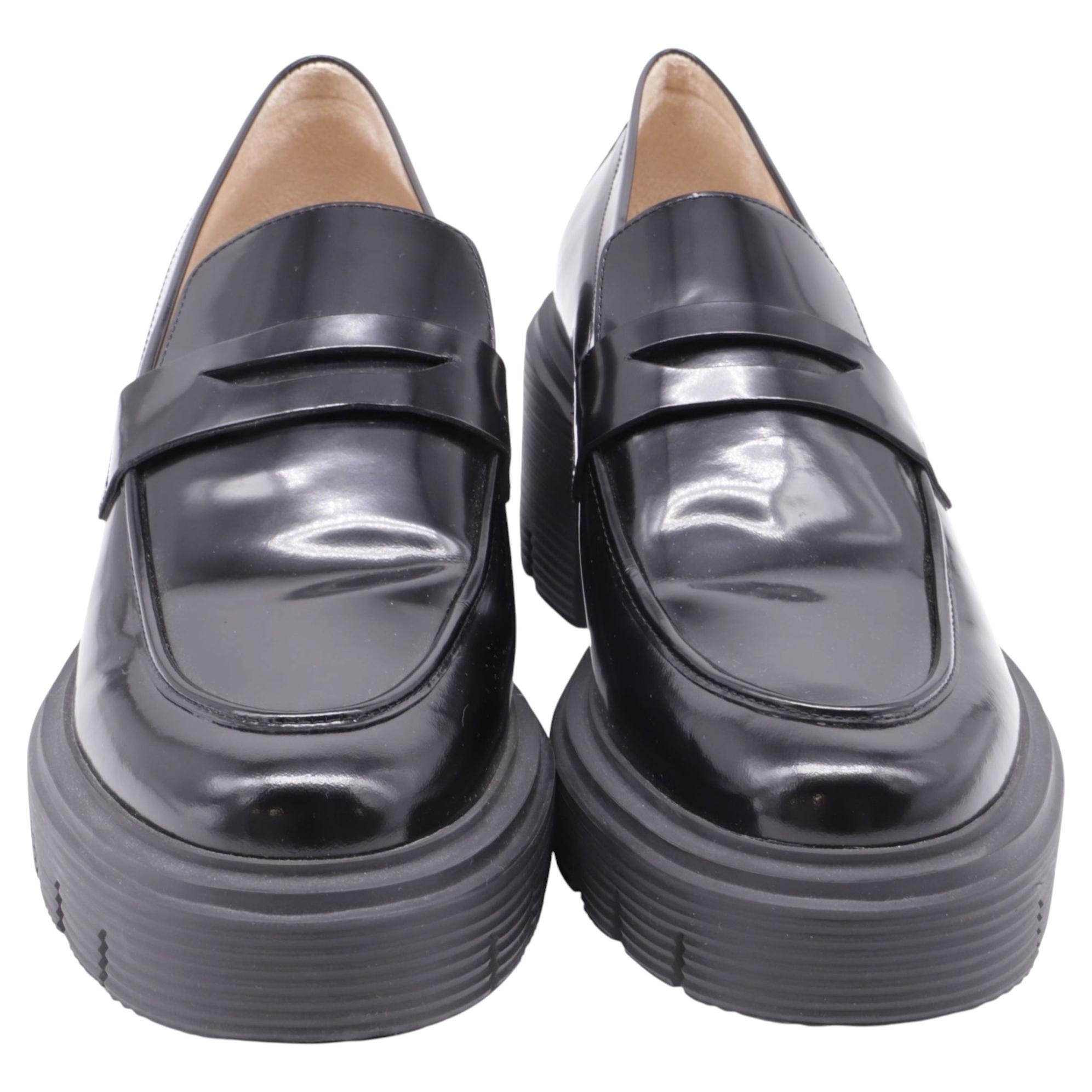 Pre-owned Stuart Weitzman Soho Loafers In Black Leather
