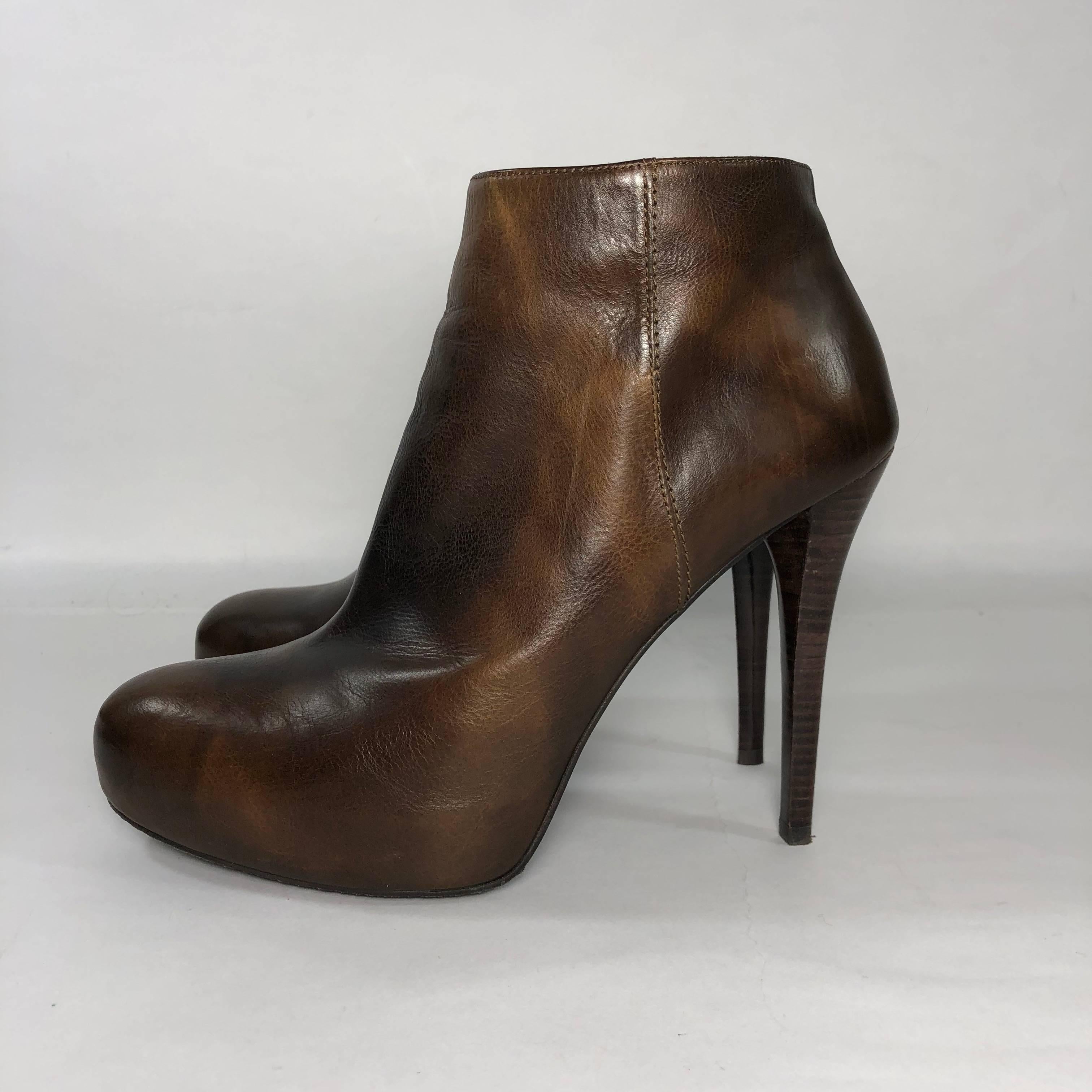 Women's Stuart Weitzman Stiletto Ankle Boot Platform in Burnished Brown Leather For Sale