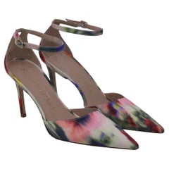 Decolleté Stuart 85 Strap di Stuart Weitzman, modello Watercolor in raso multicolore