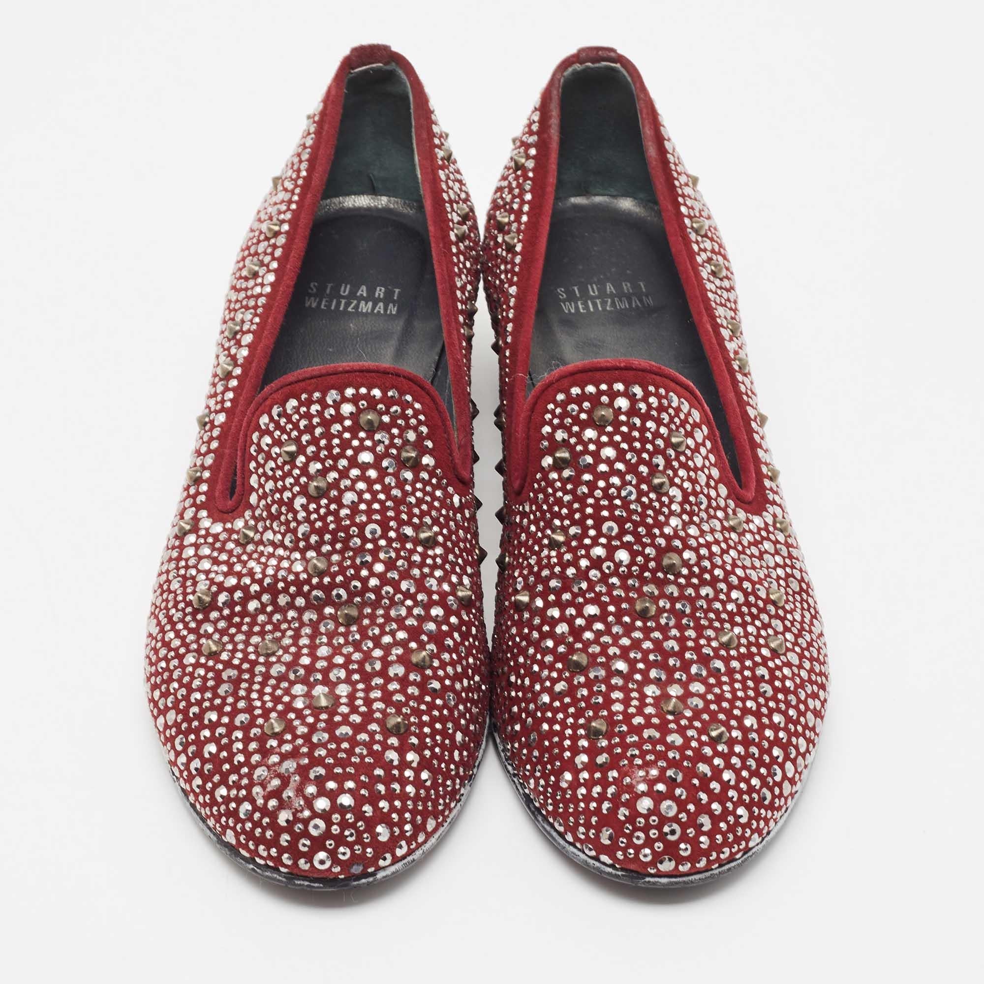 Stuart Weitzman Wildleder Kristall verschönert Nieten Smoking Slippers Größe 37,5 (Braun) im Angebot