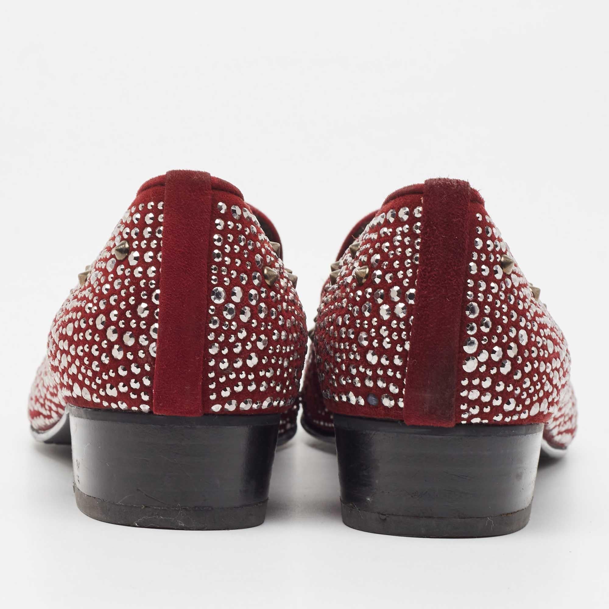 Stuart Weitzman Wildleder Kristall verschönert Nieten Smoking Slippers Größe 37,5 Damen im Angebot