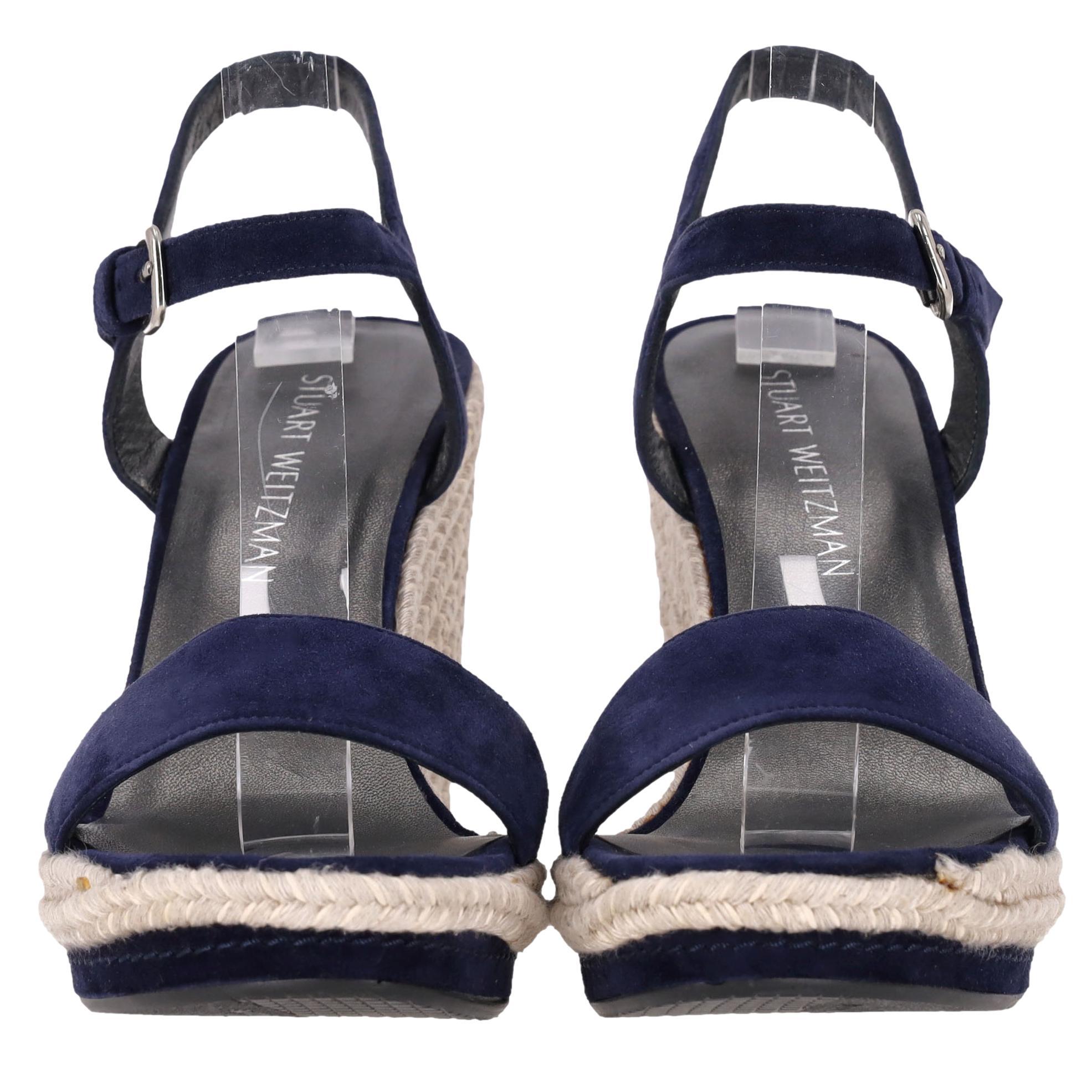 Stuart Weitzman 'Teddi' Suede Espadrille Wedge Sandals

Navy suede sandals designed with a woven jute espadrille wedge heel.

Featuring an open almond toe and buckled ankle strap fastening.

Rrp Approx. £340

Size – 39.5

Condition – Good/Very Good