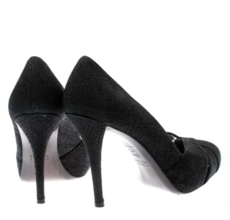 Stuart Weitzman Texturierter Stoff Criss Cross Offene Zehe Plateau Pumps Größe 39 (Schwarz) im Angebot