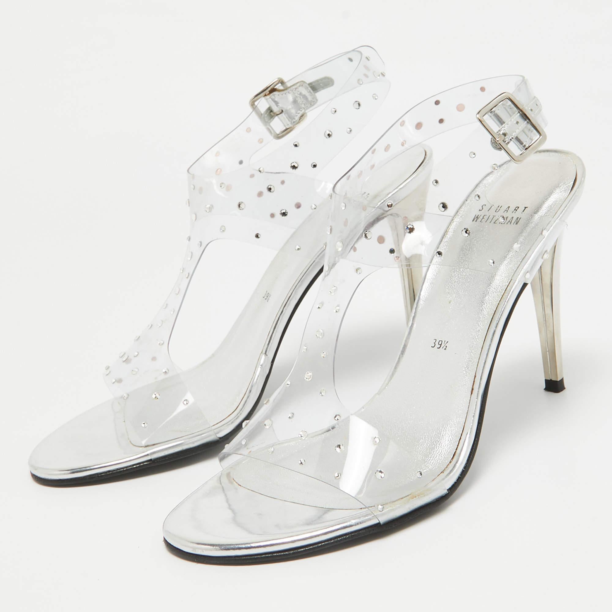 Questi sandali incorniceranno i tuoi piedi in modo elegante. Realizzato con materiali di qualità  hanno un design elegante e solette confortevoli.
