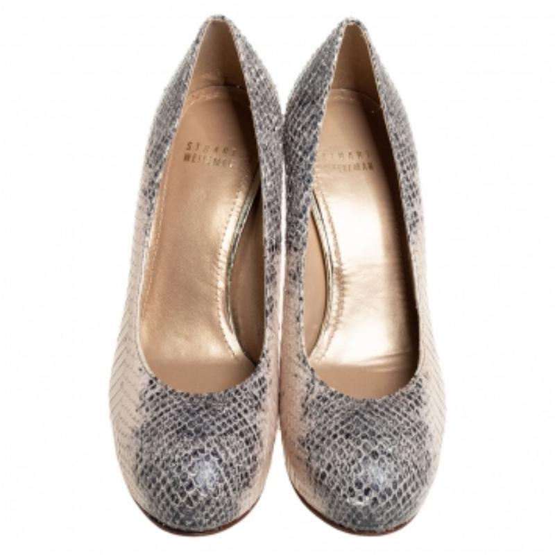Stuart Weitzman Two Tone Watersnake Platform Pumps Size 39 In Excellent Condition For Sale In Dubai, Al Qouz 2