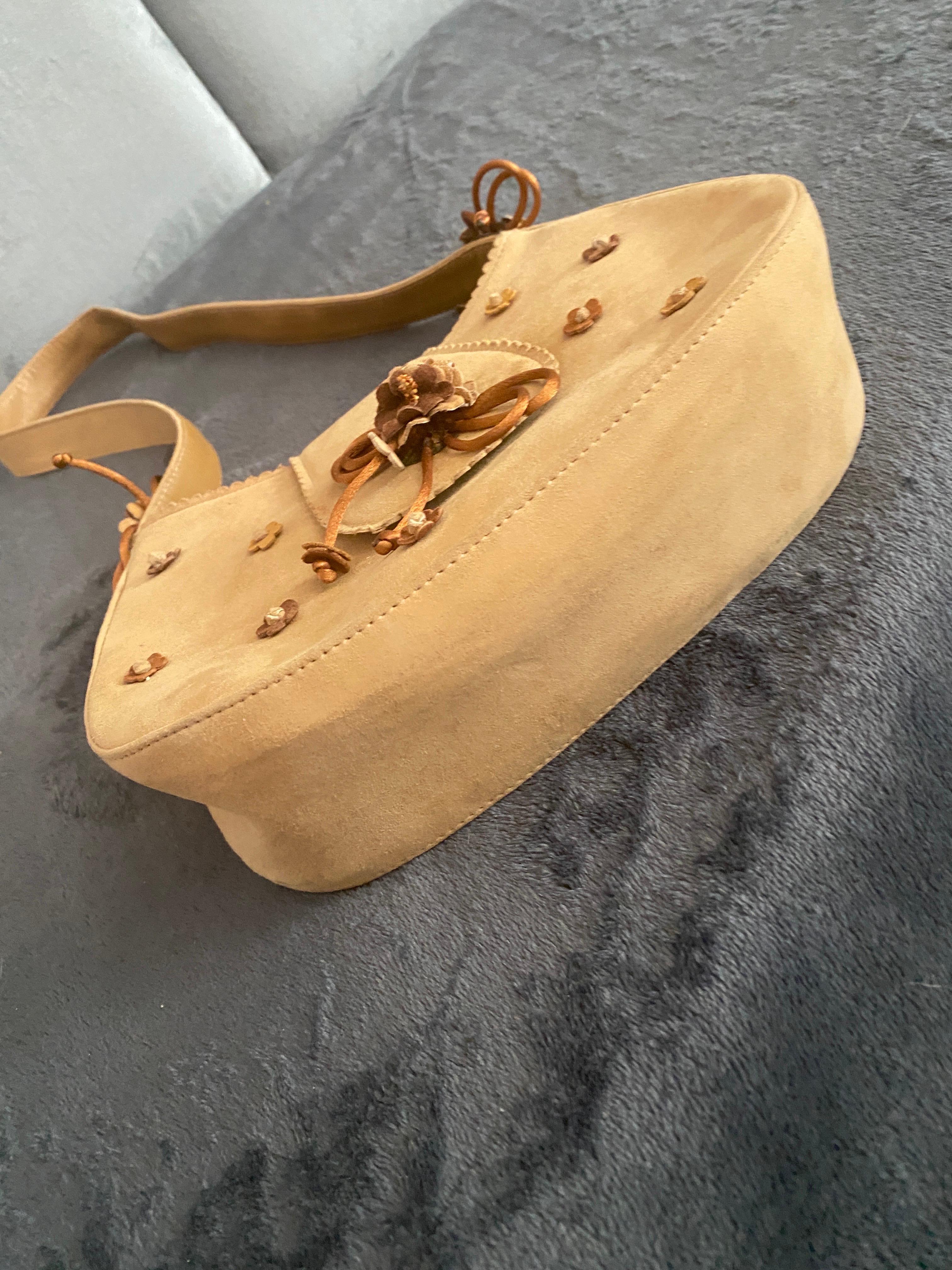 Stuart Weitzman Vintage Brown Suede Handbag with Floral Decoration NWOT In Good Condition For Sale In Palm Springs, CA