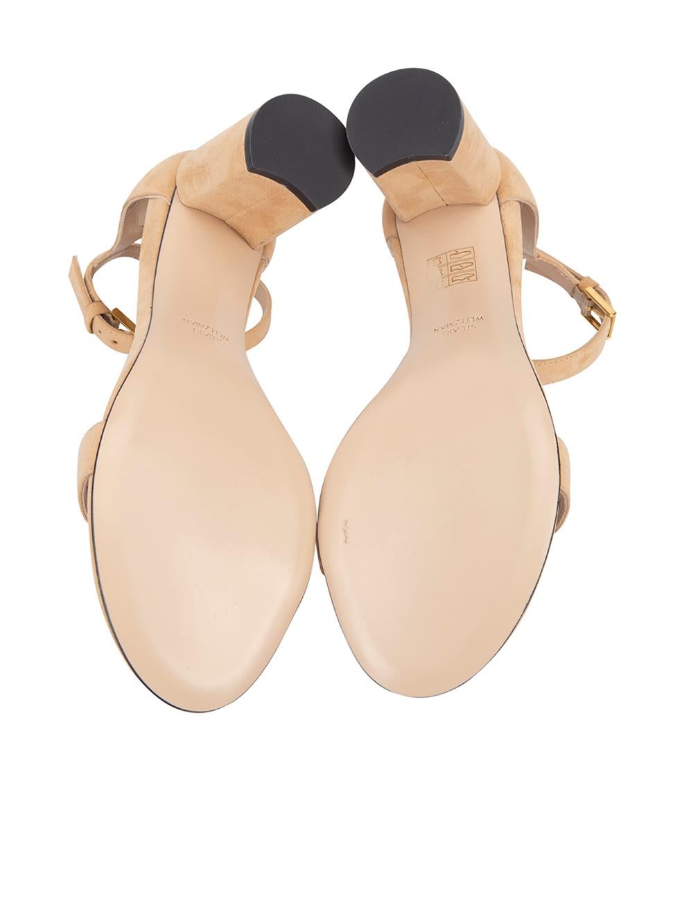 Stuart Weitzman - Sandali con cinturino alla caviglia in pelle scamosciata beige da donna In condizioni buone in vendita a London, GB