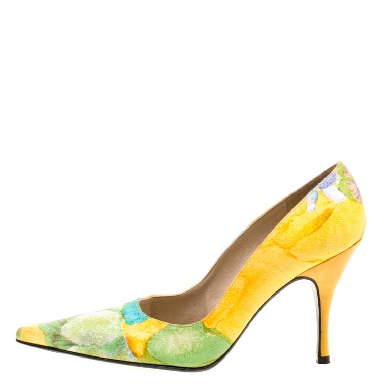 Stuart Weitzman Yellow Multicolor Shimmering Printed Fabric Pumps Size ...
