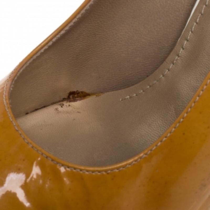 Stuart Weitzman Yellow Patent Leather Platform Pumps Size 37.5 For Sale 2