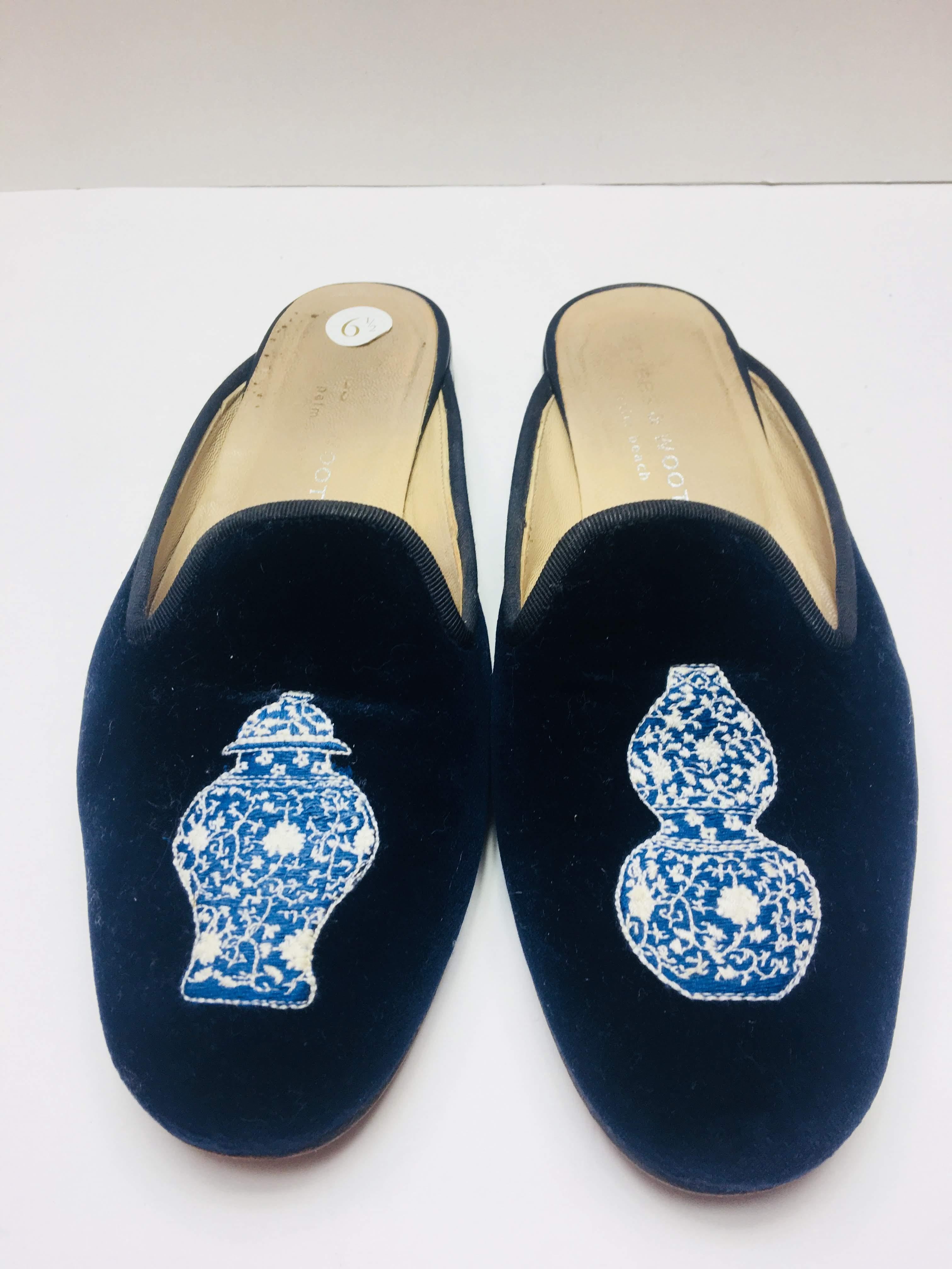 Stubbs & Wootton Black Mule with Blue/Creme Embroidered Details 
Velvet & Genuine Leather
Slightly Worn
Size 6.5 - Made In Spain